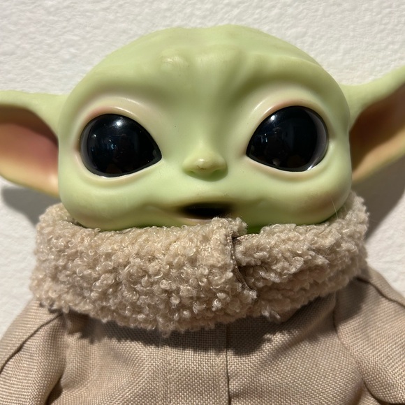 Baby Yoda Toy in Cloth Carry Bag - Picture 6 of 13